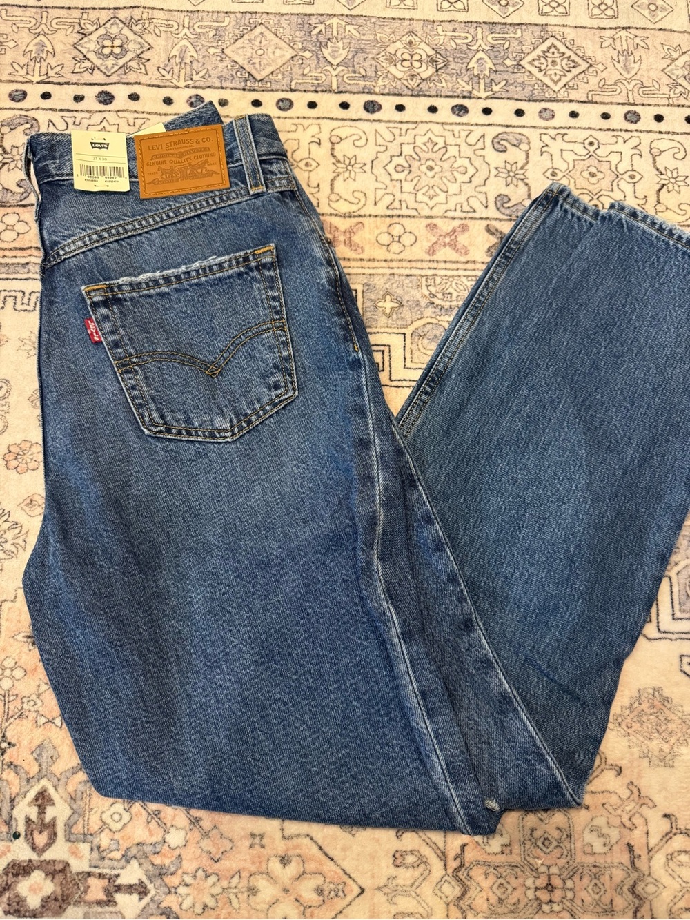 Levi's Straight Women's Jeans in Classic Blue Denim